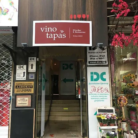 דירה Cozy In The Very Centre Of סופיה