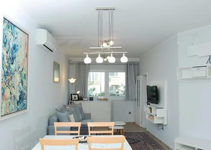 Cozy In The Very Centre Of * 索菲亞