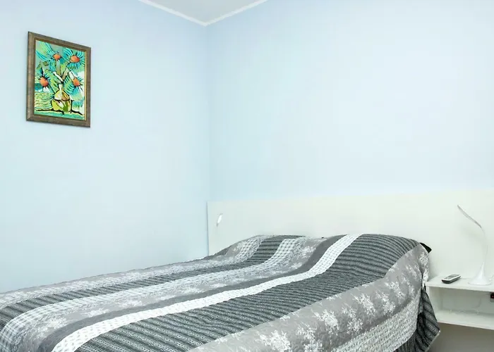 Cozy In The Very Centre Of *